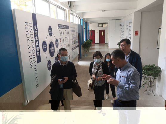 與三亞學院副劉曉鷹院長交流學習